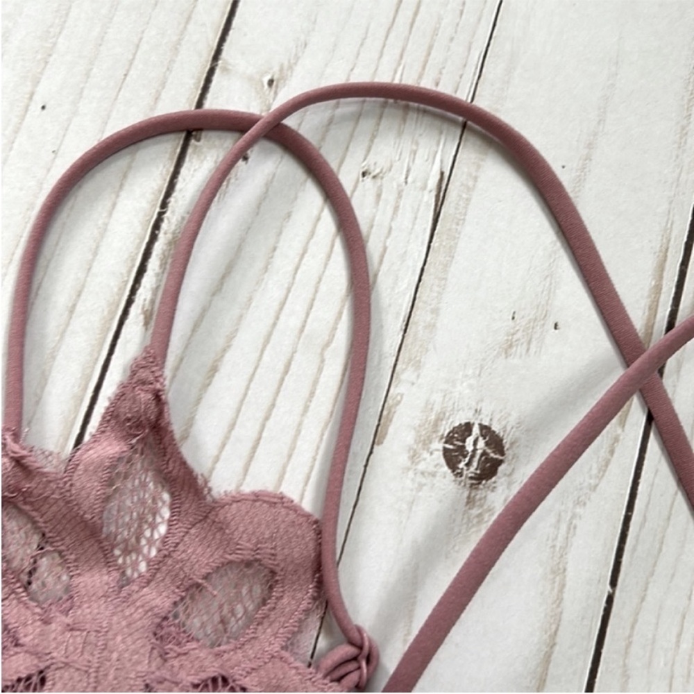 Floral Padded Lace Brawlette in Rose Color - Picture 3 of 10